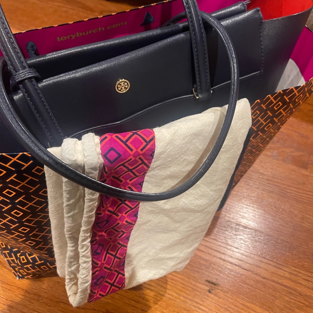 Tory burchBlue Leather Totes with Structured Design - Picture 2 of 7